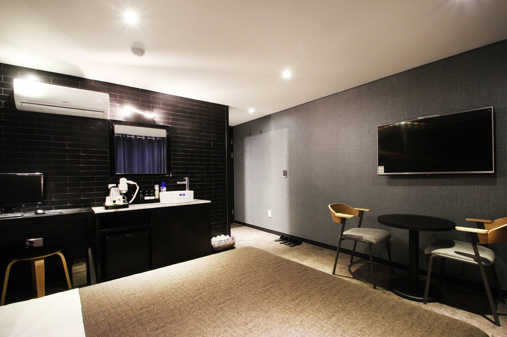 17Th Hotel Yeonje Esterno foto